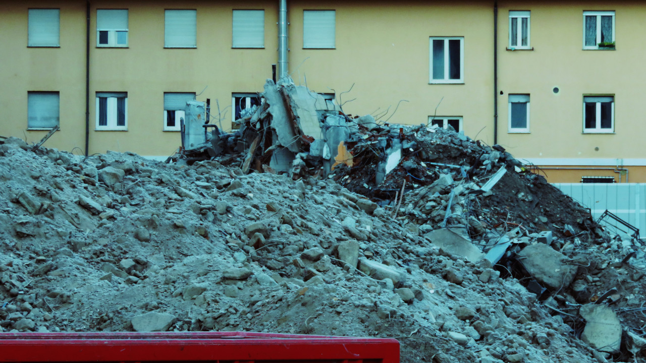 Il cumulo delle macerie del grattacielo 'grande'