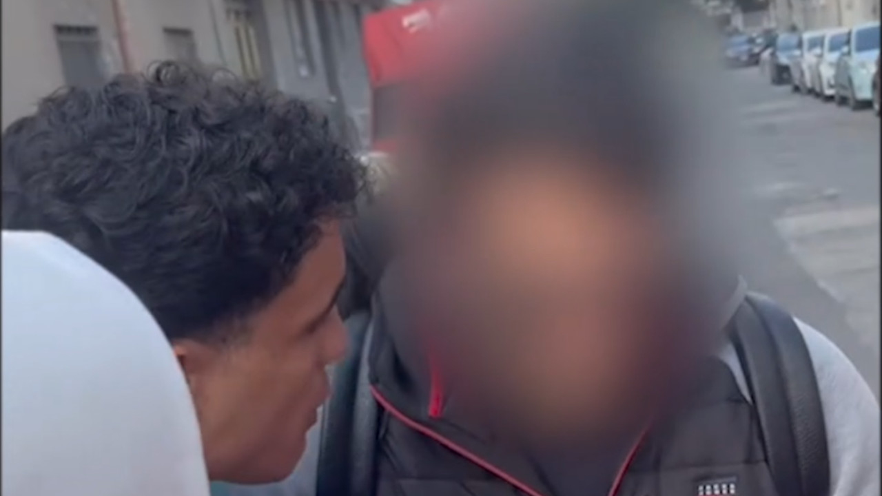 Don Alì nel video mentre minaccia il maestro elementare