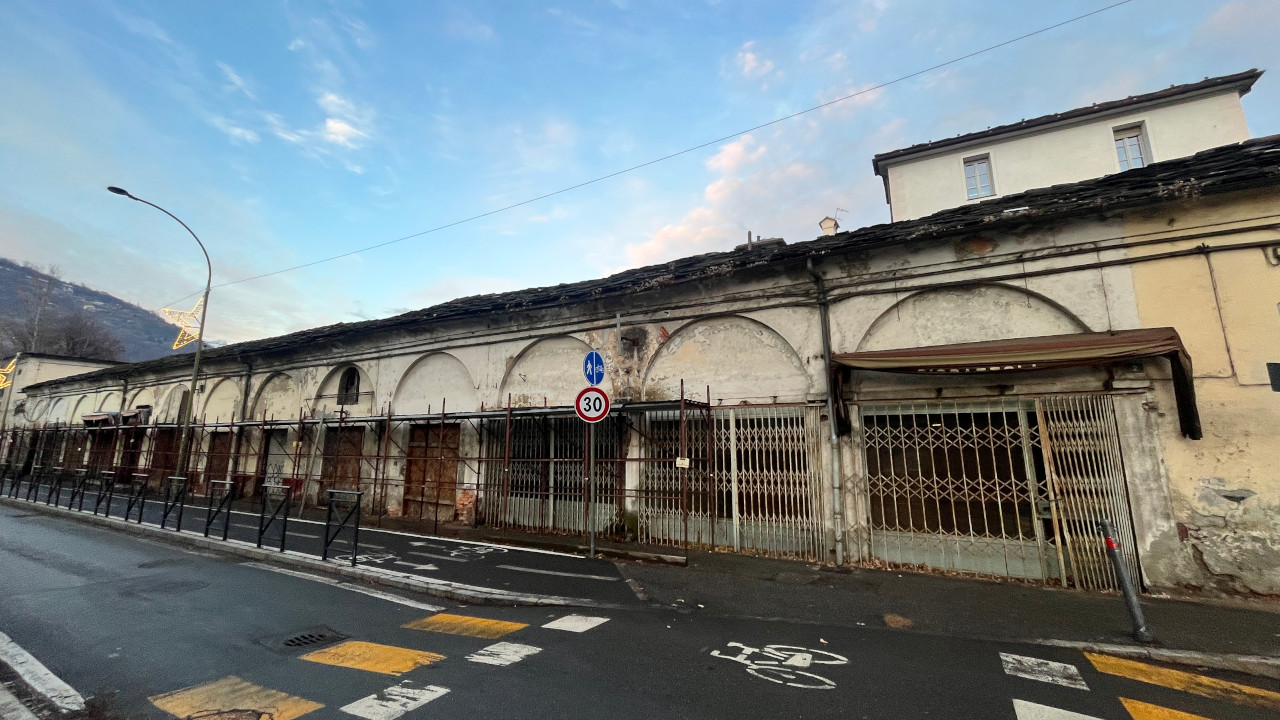 AGGIORNATO IL PIANO ALIENAZIONI DEL COMUNE DI AOSTA: TRA I BENI ANCHE LE ARCATE DEL PLOT 1 Le arcate del Plot, in via Monte Solarolo ad Aosta