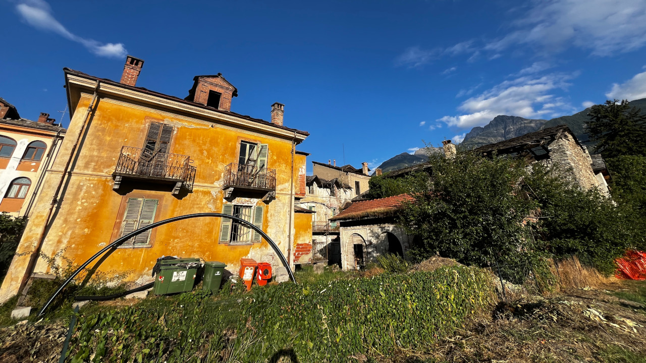 AGGIORNATO IL PIANO ALIENAZIONI DEL COMUNE DI AOSTA: TRA I BENI ANCHE LE ARCATE DEL PLOT 2 Casa Deffeyes, in via Croce di Città ad Aosta