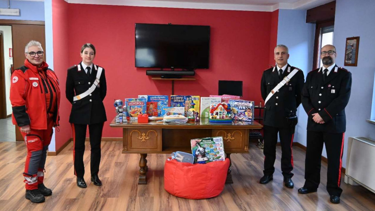 La consegna dei giocattoli alla Croce Rossa