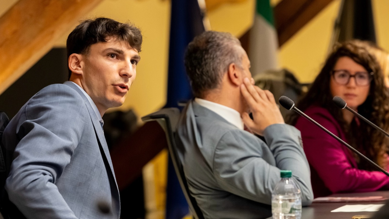 MURO CONTRO MURO TRA MANUEL CIPOLLONE E RAFFAELE ROCCO SUL PASSATO IN APS DI VALERIA FADDA 2 Nicolò Munier in Consiglio comunale ad Aosta