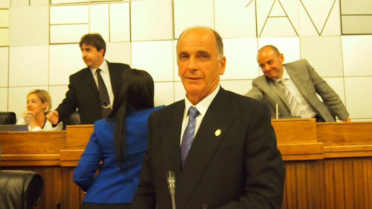 Augusto Rollandin dopo la rielezione a presidente della Regione, nel 2014