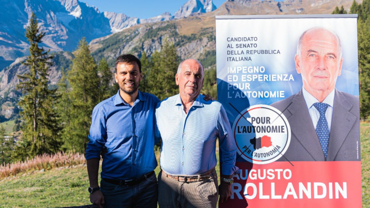 AUGUSTO ROLLANDIN, UN ANNO DOPO: LO RICORDANO A BRUSSON E AD AOSTA 1 Marco Carrel con Augusto Rollandin durante la campagna elettorale per le elezioni politiche del 2022