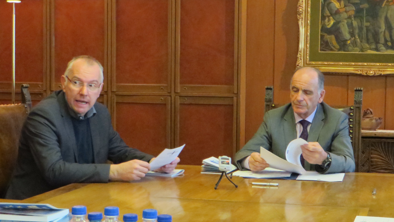 AUGUSTO ROLLANDIN, UN ANNO DOPO: LO RICORDANO A BRUSSON E AD AOSTA 2 Augusto Rollandin con Renzo Testolin, attuale presidente della Regione