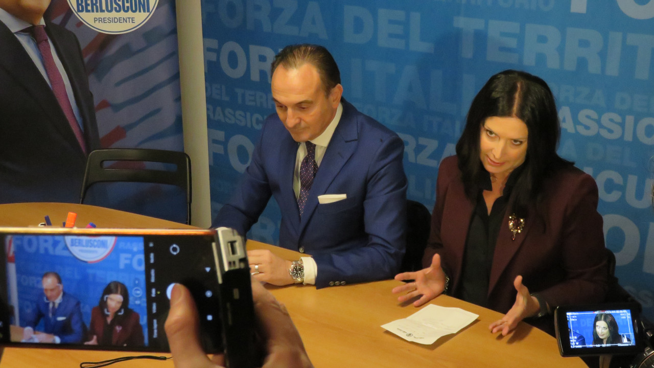 Alberto Cirio ed Emily Rini durante l'incontro dopo la riunione con la Giunta regionale
