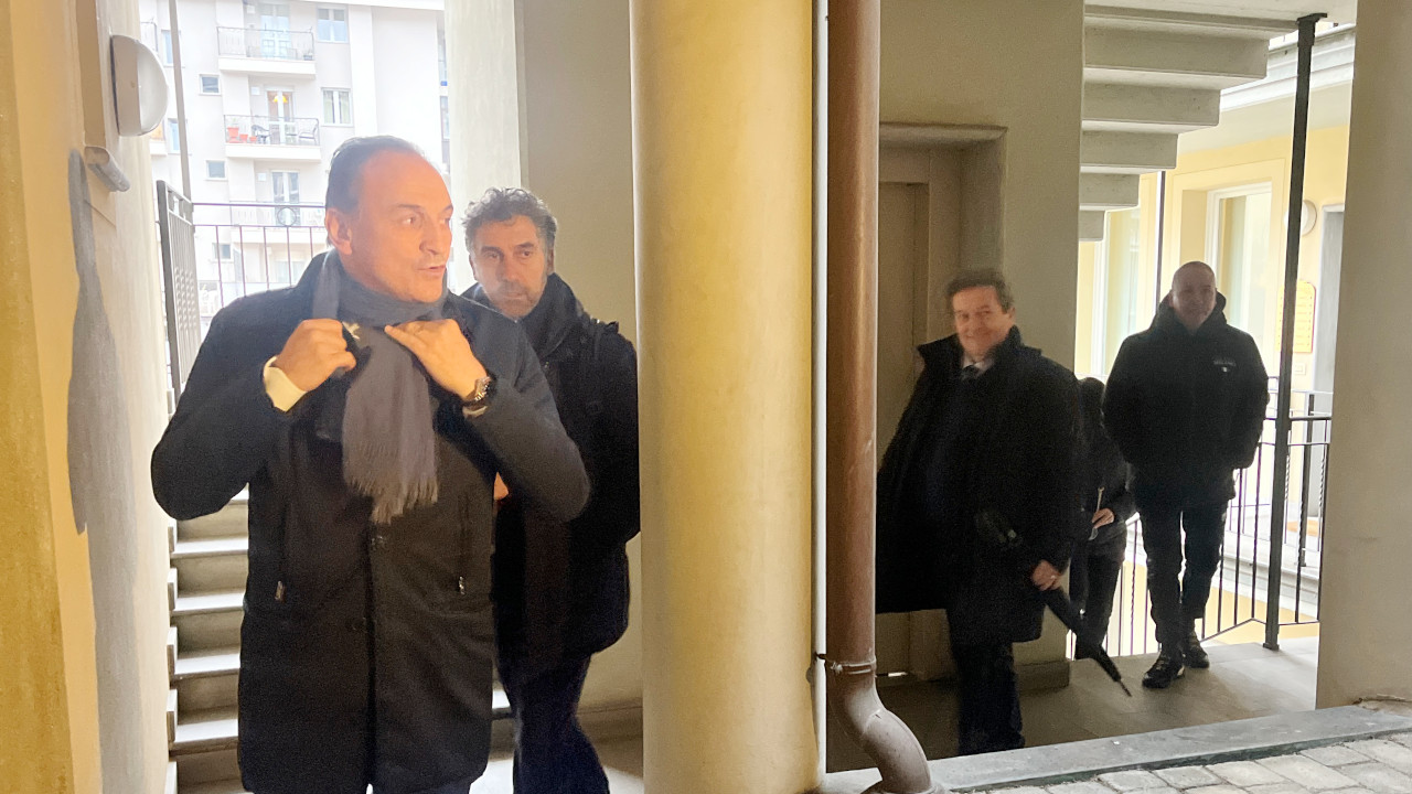 L'arrivo di Alberto Cirio nella sede aostana di Forza Italia, con Marco Sorbara e Mauro Baccega