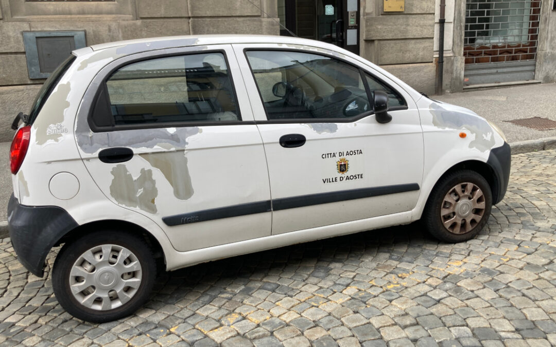 La Polizia locale di Aosta rottama la vecchia Matiz e la sostituisce con una Panda ibrida