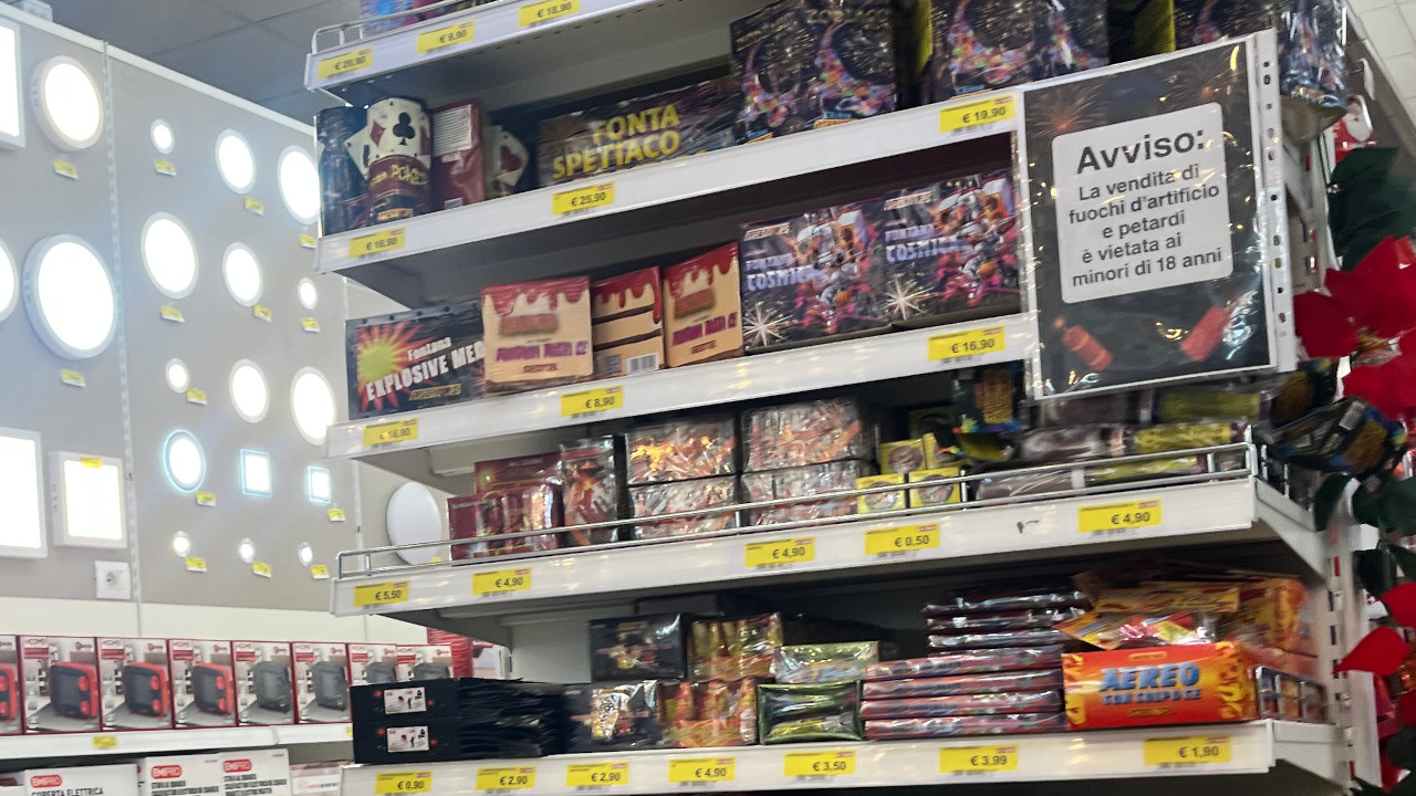 'Botti' in vendita in un centro commerciale nella Plaine