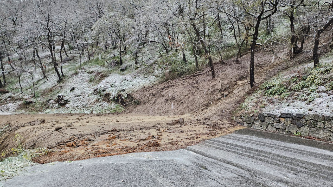 Una frana caduta a Quart, in località Cretallaz, sulla strada verso Saint-Christophe