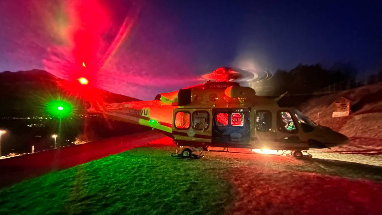 L'elicottero del Soccorso alpino valdostano in partenza per Crans-Montana