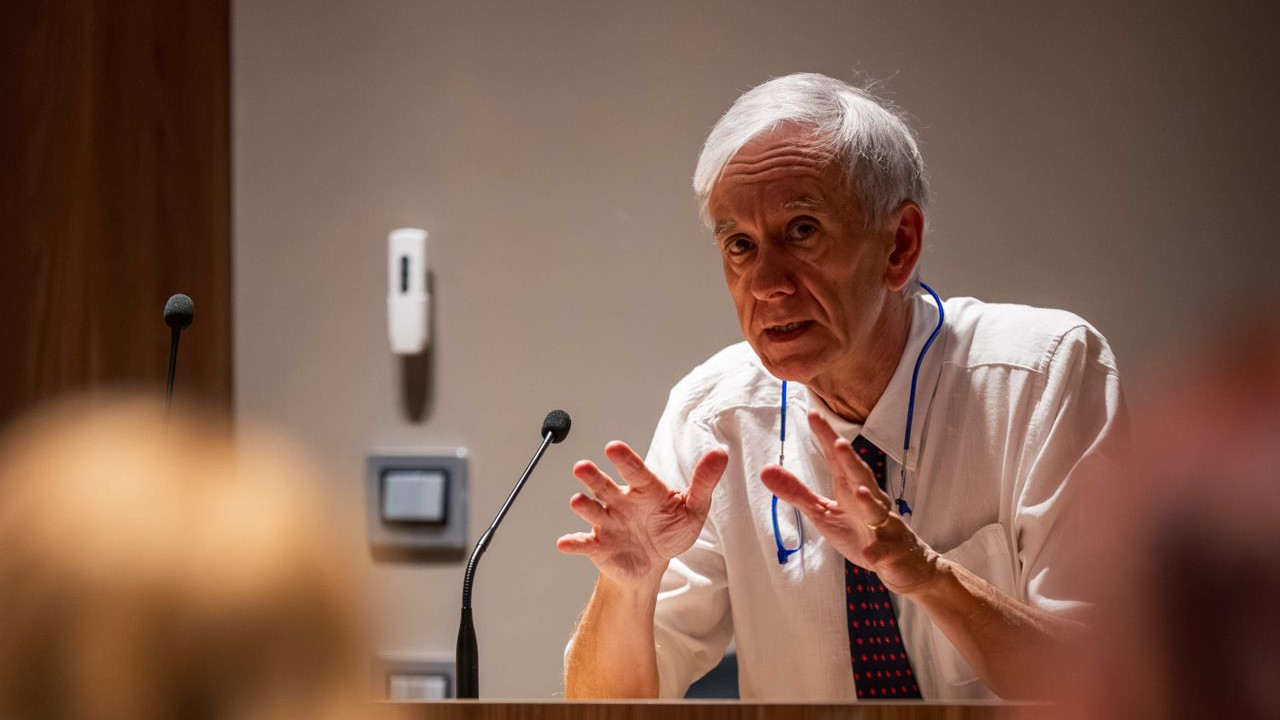 L'AZIENDA USL APRE UN TAVOLO STABILE CON LE ASSOCIAZIONI DI TUTELA DEL MALATO 1 Il direttore sanitario dell'Azienda Usl della Valle d'Aosta Mauro Occhi durante l'incontro