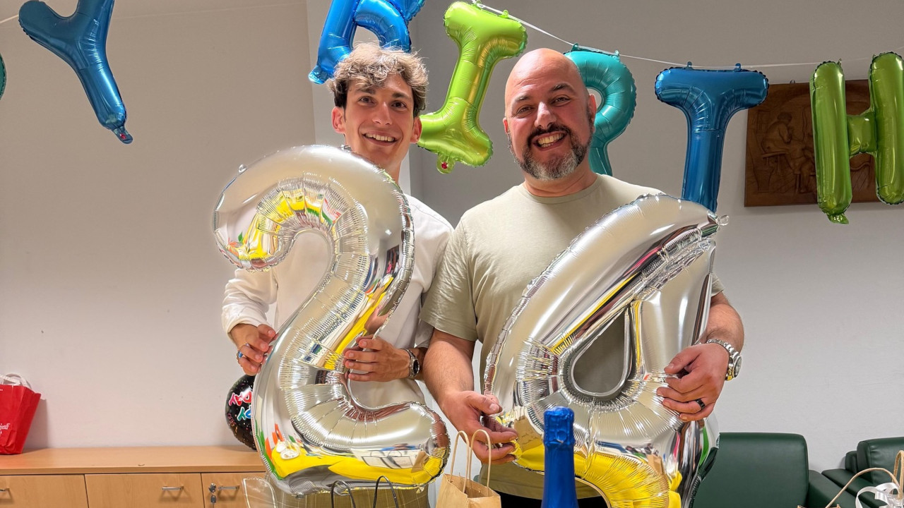 Nicolò Munier festeggia il suo compleanno con Carlo Marzi, assessore regionale alla sanità