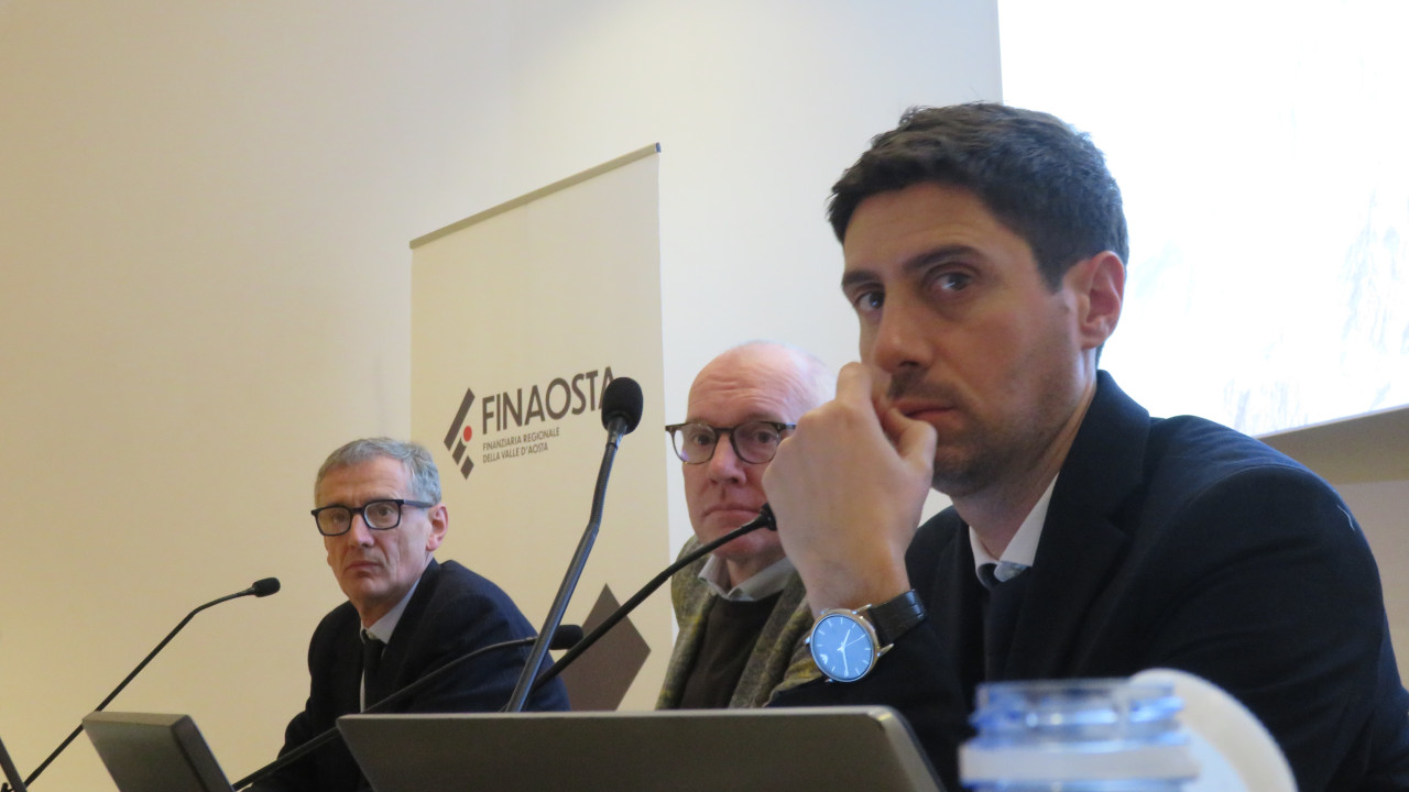 La presentazione del Piano industriale 2026-2028 di Finaosta, con il presidente della finanziaria regionale Marco Linty, il presidente della Regione Renzo Testolin ed il direttore generale di Finaosta Mattia Sisto