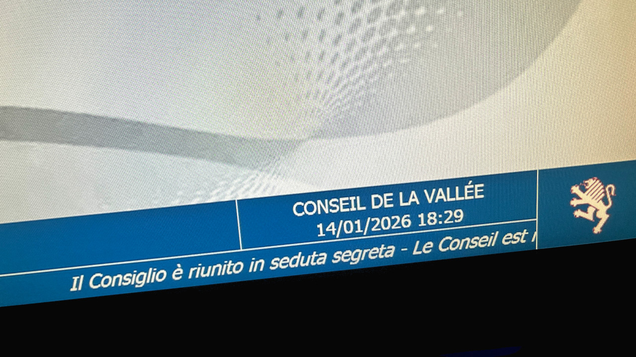 HOMEPAGE 4 Il Consiglio Valle riunito in seduta segreta
