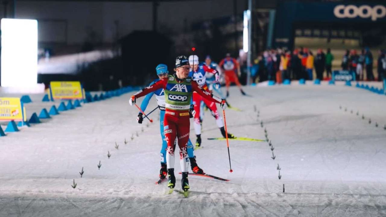 L'arrivo della della sprint di Oberhof di Coppa del mondo di sci nordico, con Lars Heggen davanti a Federico Pellegrino