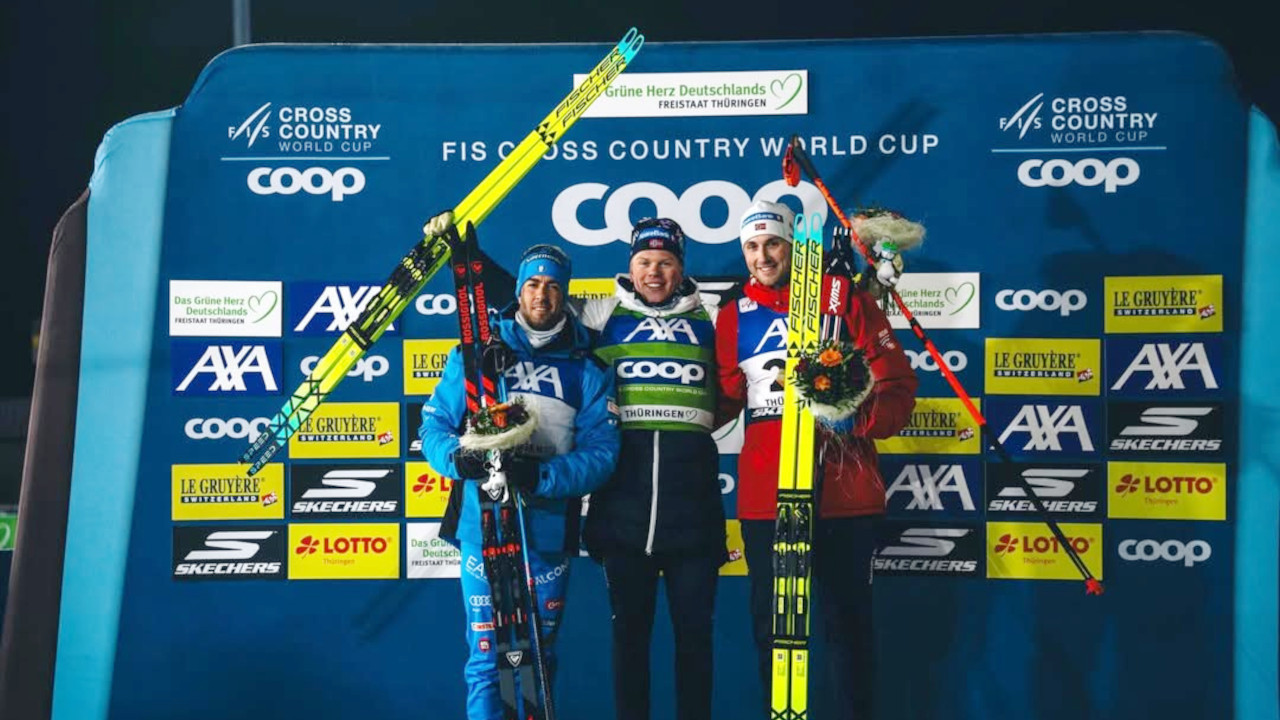 Il podio della sprint di Oberhof di Coppa del mondo di sci nordico, con Federico Pellegrino secondo, Lars Heggen primo e Even Northug terzo