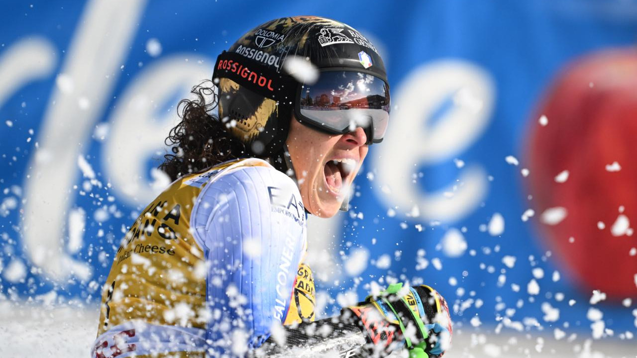 La gioia di Federica Brignone dopo la seconda manche a Kronplatz (foto FIS Action Press Pierre Teyssot)