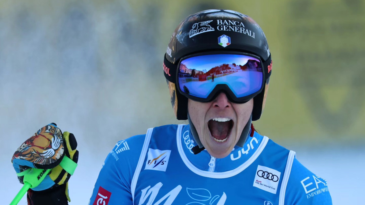 La gioia di Federica Brignone al traguardo di Kronplatiz