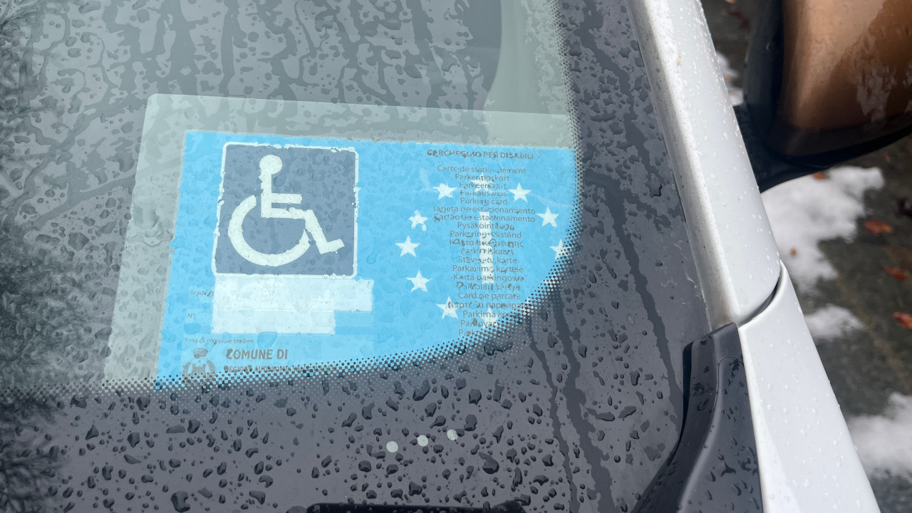 Un contrassegno disabili