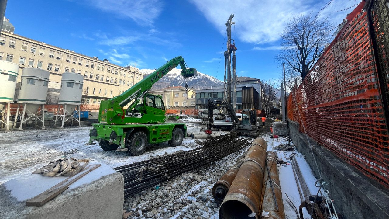 NUOVE CENTRALI DELL'OSPEDALE, IL CANTIERE DEL G3 PROCEDE TRA VARIANTI E TEMPI RIMODULATI 1 I lavori in corso all'ospedale 'Parini' a gennaio 2026