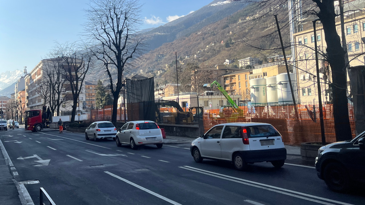 NUOVE CENTRALI DELL'OSPEDALE, IL CANTIERE DEL G3 PROCEDE TRA VARIANTI E TEMPI RIMODULATI 2 Code in corso Saint-Martin de Corléans a causa dei lavori nell'ospedale 'Parini'