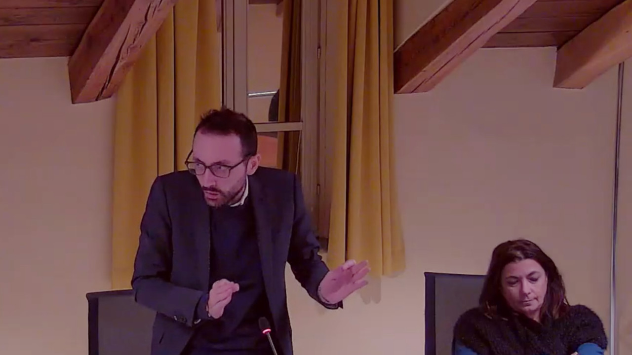 SALARIO MINIMO, IL CONSIGLIO COMUNALE DI AOSTA APPROVA LA MOZIONE DI KATYA FOLETTO 2 Manuel Cipollone evidenzia le sue obiezioni sulla mozione