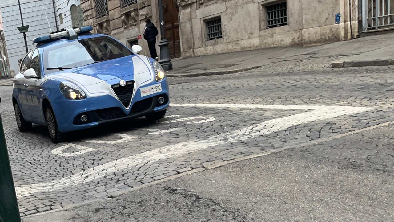 Una volante della Polizia ad Aosta
