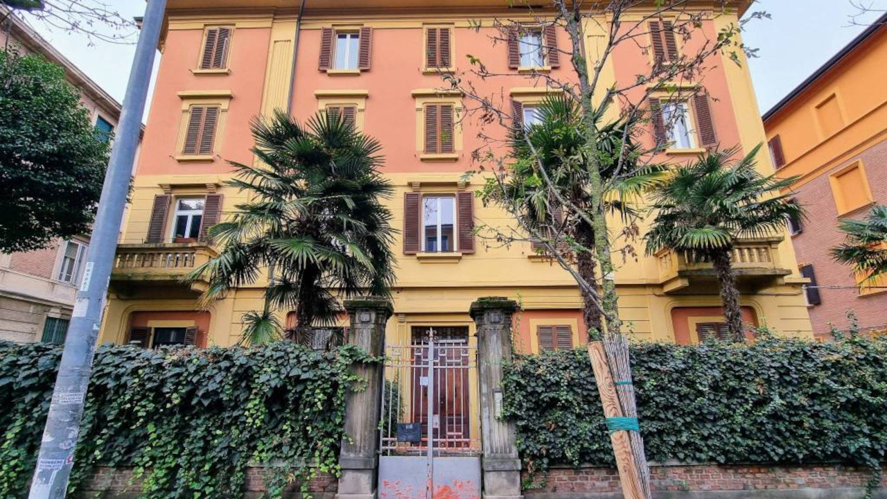 LORENZA SCARPANTE TORNA LIBERA: LE PERIZIE RIBALTANO IL CASO DELL’AOSTANO MORTO A BOLOGNA 1 La casa di via Zanolini, a Bologna, dove è morto Giuseppe Marra