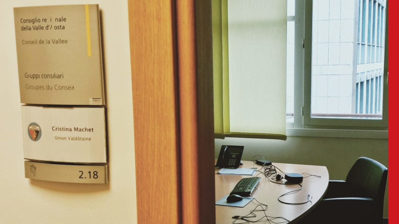 L'ingresso dell'ufficio del Consiglio Valle di Cristina Machet