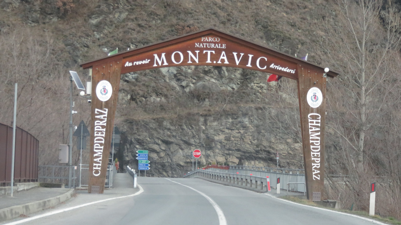 HOMEPAGE 34 La strada di ingresso a Champdepraz