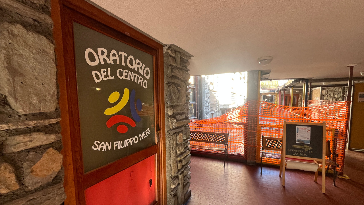 L'ingresso dell'oratorio 'San Filippo Neri' della parrocchia della Cattedrale di Aosta