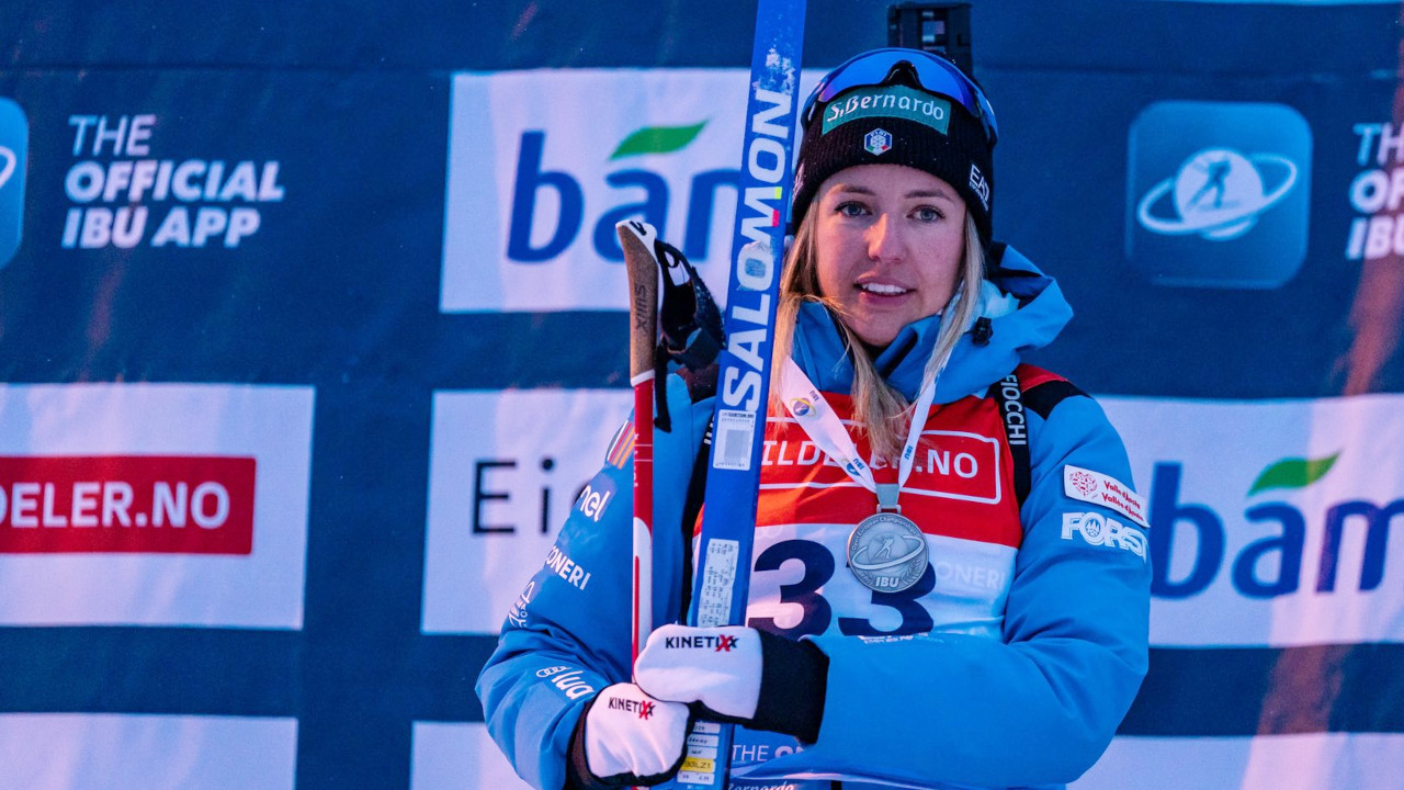 REBECCA PASSLER RIAMMESSA AI GIOCHI: SI CHIUDE L’IPOTESI SAMUELA COMOLA 1 Samuela Comola sul podio dei campionati europei di biathlon a Sjusjøen, in Norvegia