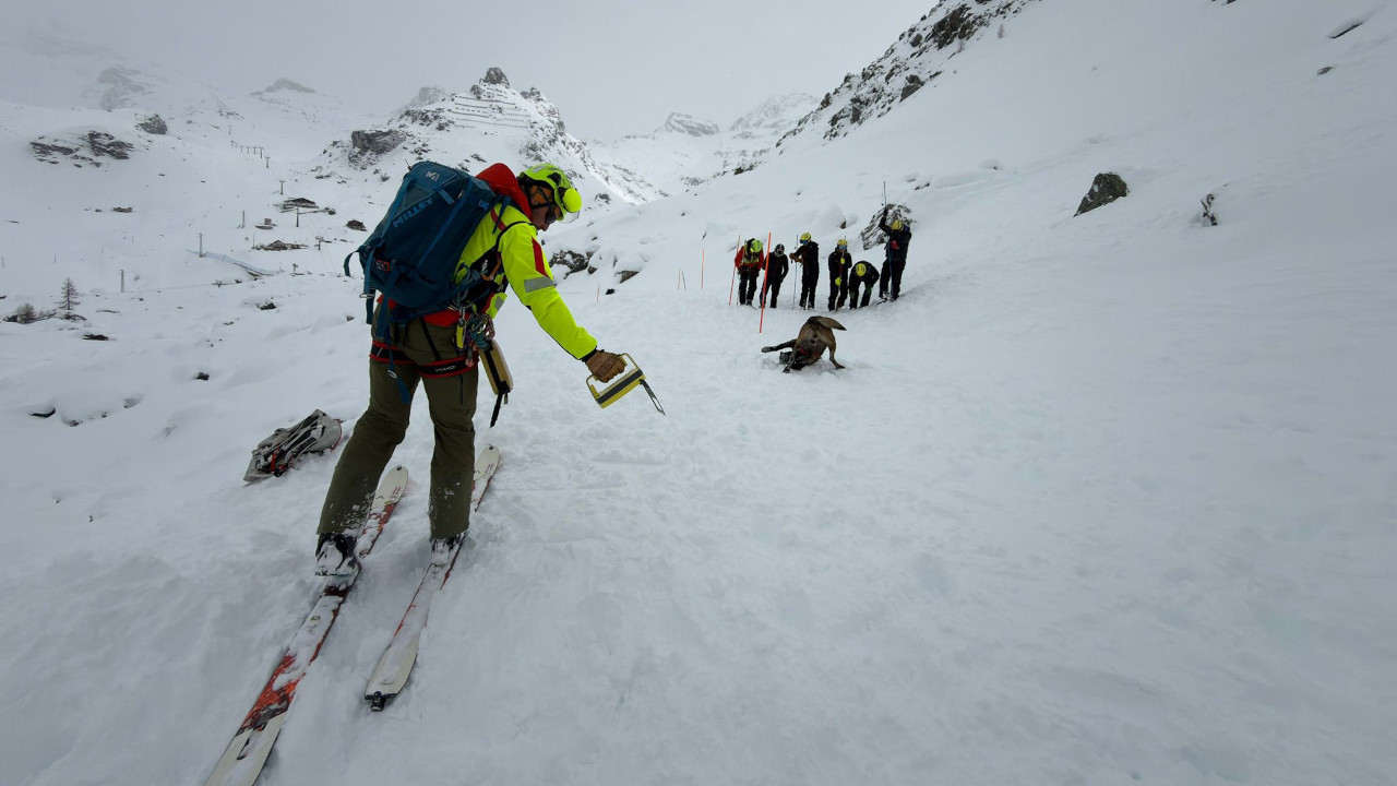 VALANGA A RHÊMES, SR 24 BLOCCATA ED EVACUAZIONI IN ELICOTTERO: GIORNATA CRITICA IN VALLE 1 Le operazioni di ricerca del Soccorso alpino valdostano a Rhêmes