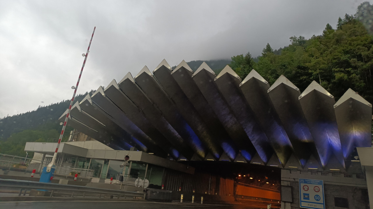 L'ingresso del traforo del Monte Bianco dal lato francese
