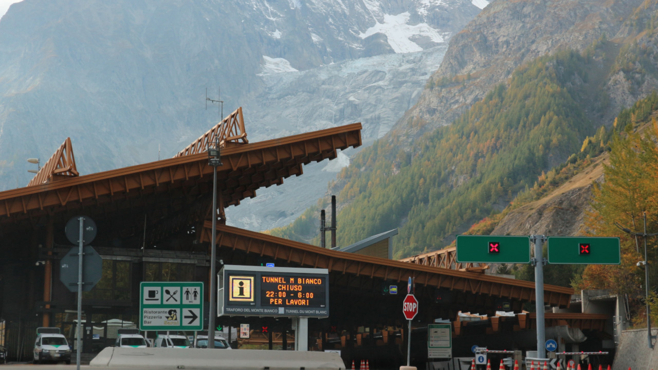 La struttura di accesso sul lato italiano al traforo del Monte Bianco