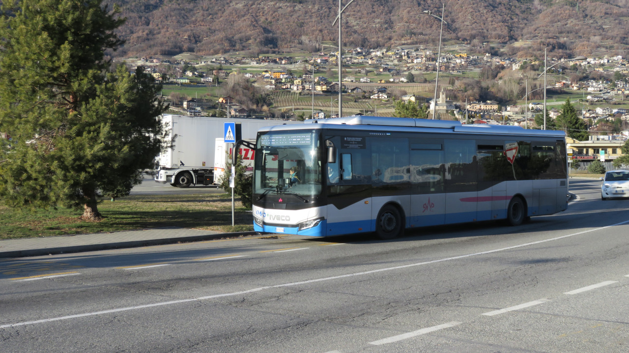 HOMEPAGE 1 La 'Navetta verde' nella fermata in regione 'Sogno' a Saint-Christophe