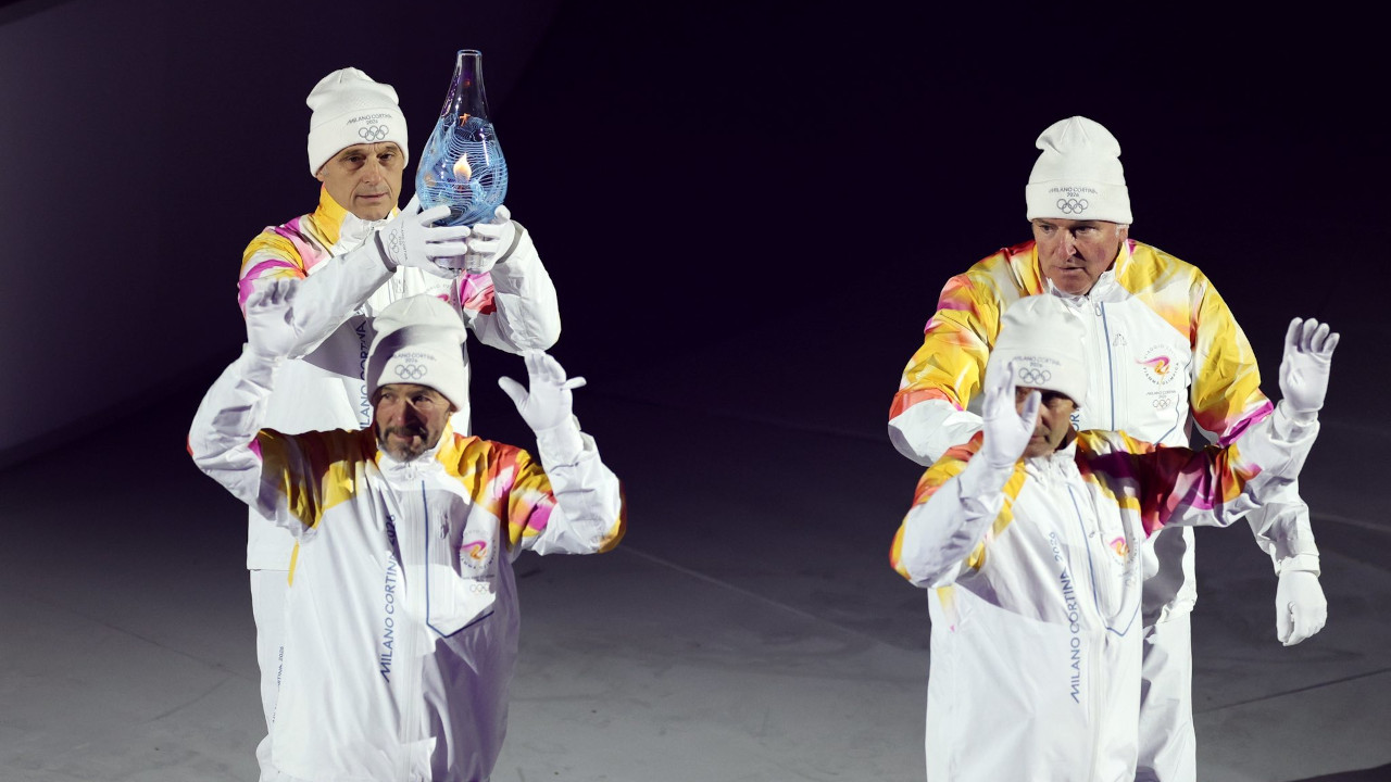 Marco Albarello con i compagni della staffetta di Lillehammer 1994 sul palco dell'Arena di Verona