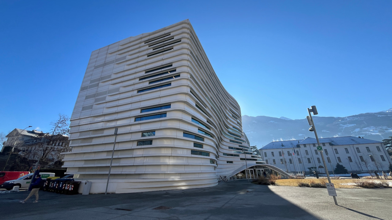 AULA DEDICATA A CHARLIE KIRK, MANFRIN PARLA E RITIRA: IL DIBATTITO RESTA FUORI 1 L'Università della Valle d'Aosta