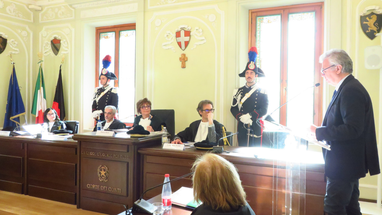 CORTE DEI CONTI, ALLARME VALLE D’AOSTA: «COSÌ SI PARALIZZA LA GIUSTIZIA CONTABILE» 2 La presidente Maria Riolo, insieme ai giudici della Corte dei conti della Valle d'Aosta ascolta l'intervento dell'avvocato Fabrizio Callà