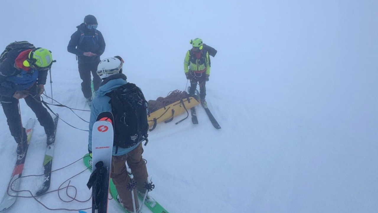 I soccorritori durante le operazioni sulla Becca di Nana