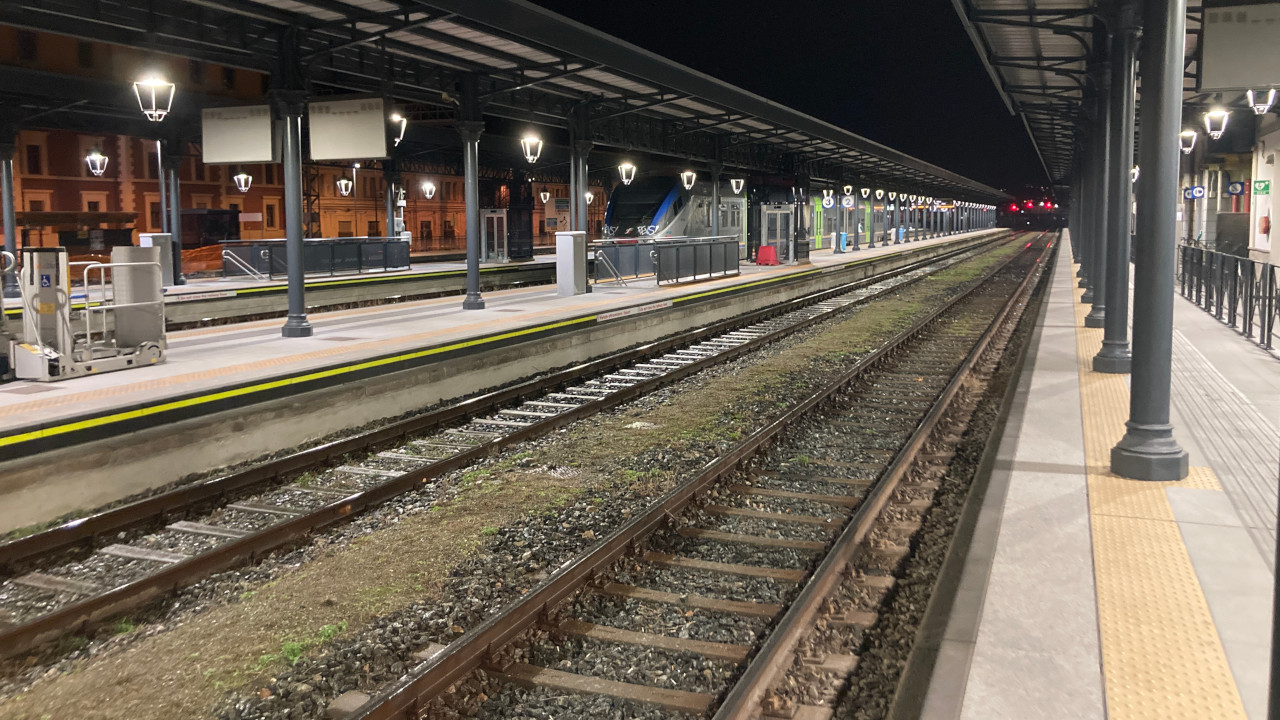 I binari vuoti della stazione di Aosta