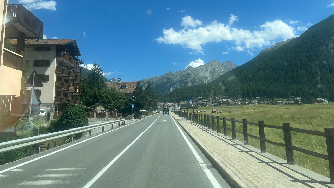 La strada di ingresso a Cogne