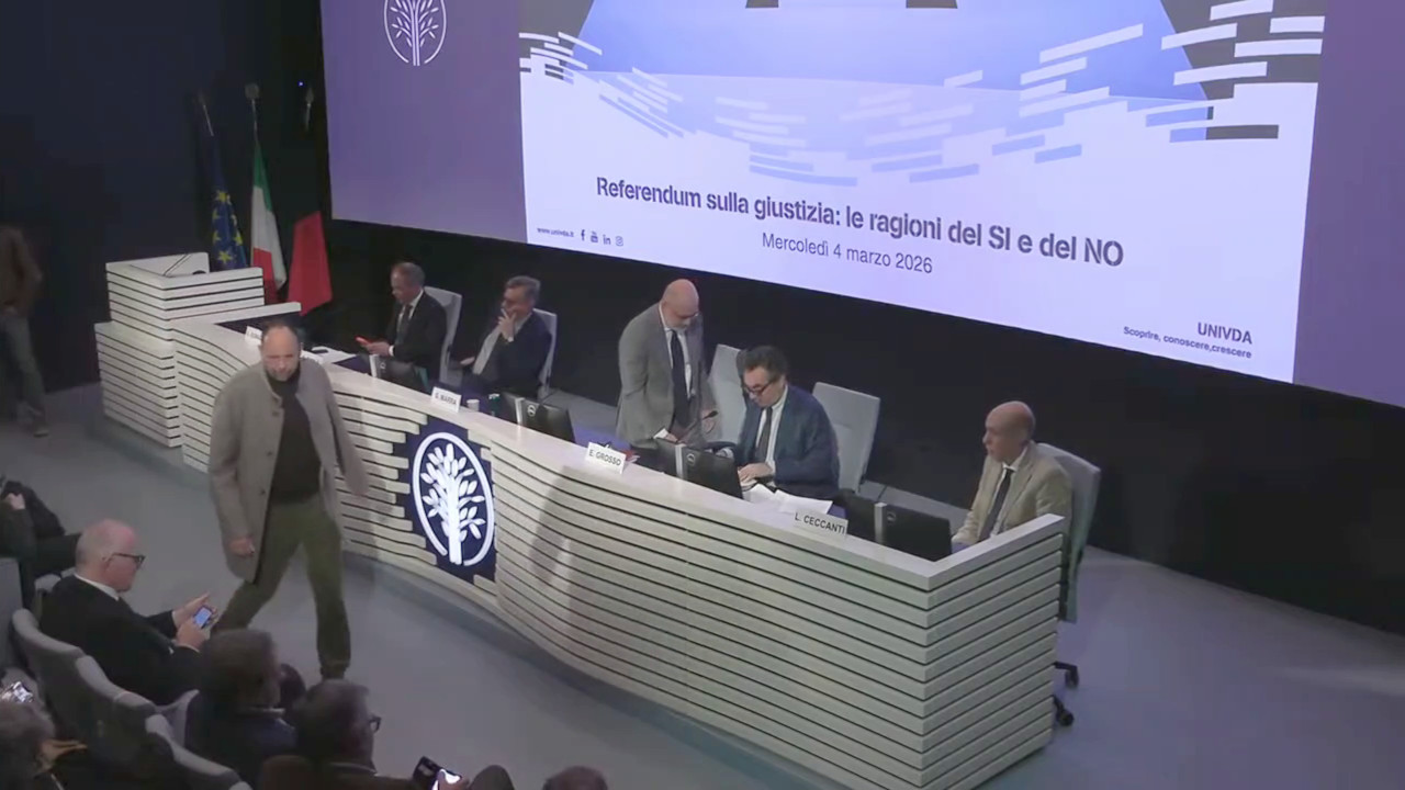 Il tavolo dei relatori del convegno sul referendum sulla giustiza organizzato dall'UniVdA