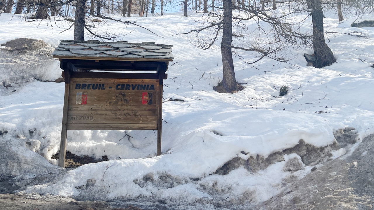Lo storico cartello che indica l'inizio del territorio di Breuil-Cervinia