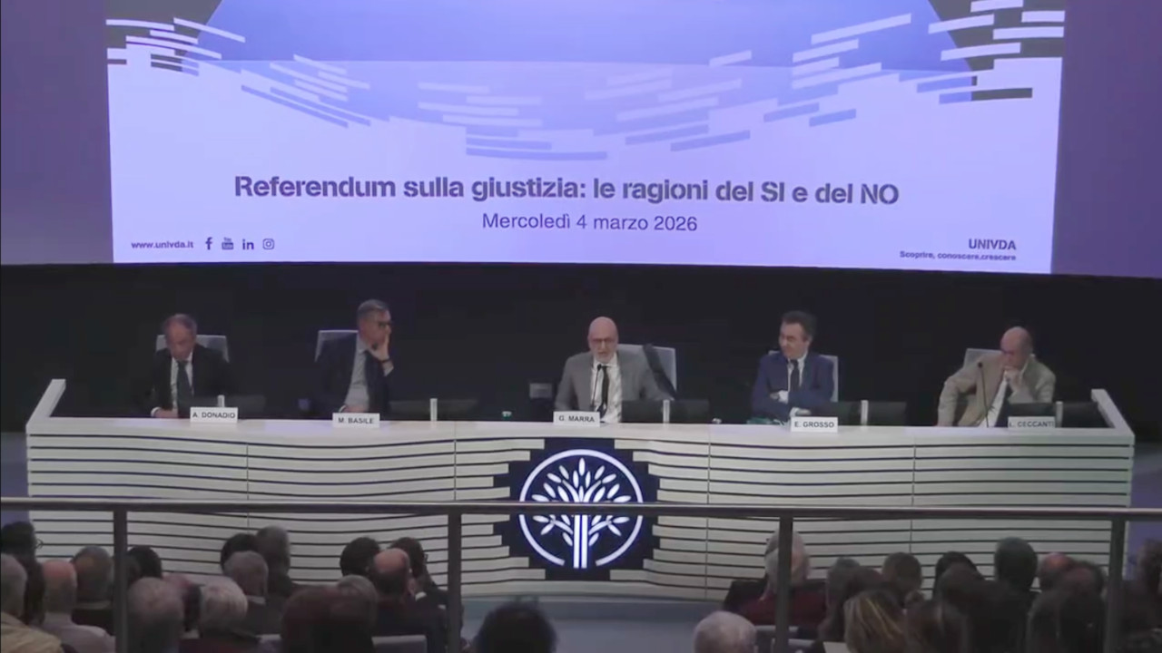 Il tavolo dei relatori nell'incontro sul referendum organizzato dell'Università della Valle d'Aosta