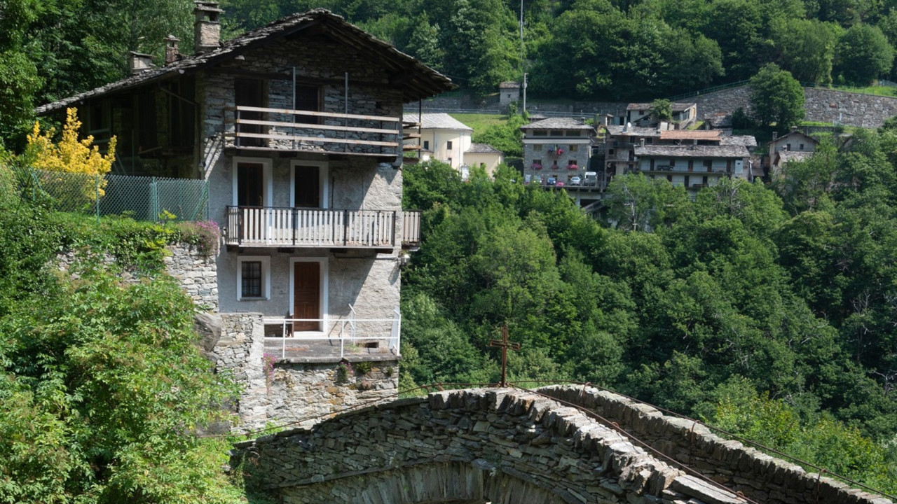 Una panoramica del borgo di Pontboset
