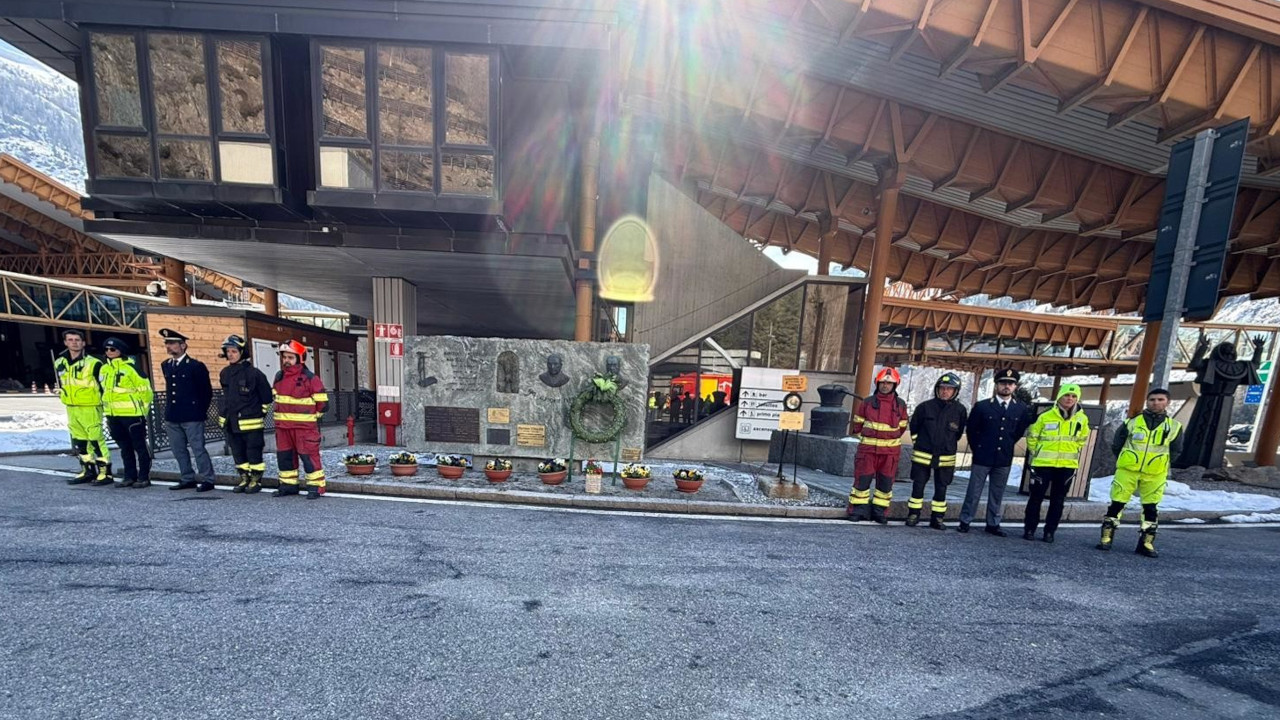 Un momento della commemorazione del 27° anniversario del rogo del Traforo del Monte Bianco