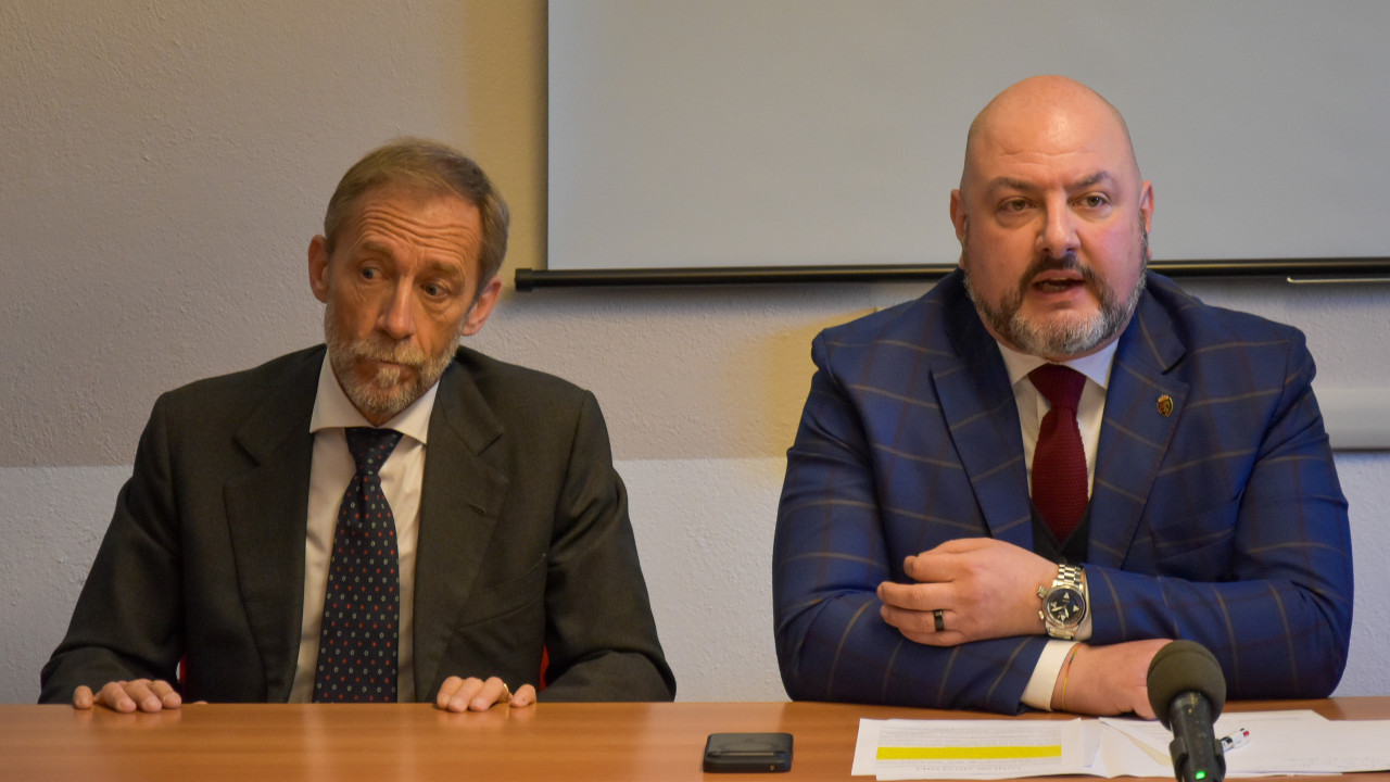 DONNAS, APRE IL CUAV: ATTIVATO IL CENTRO REGIONALE PER UOMINI AUTORI DI VIOLENZA 1 Il questore di Aosta Gian Maria Sertorio e l'assessore regionale alla sanità, salute e politiche sociali, Carlo Marzi