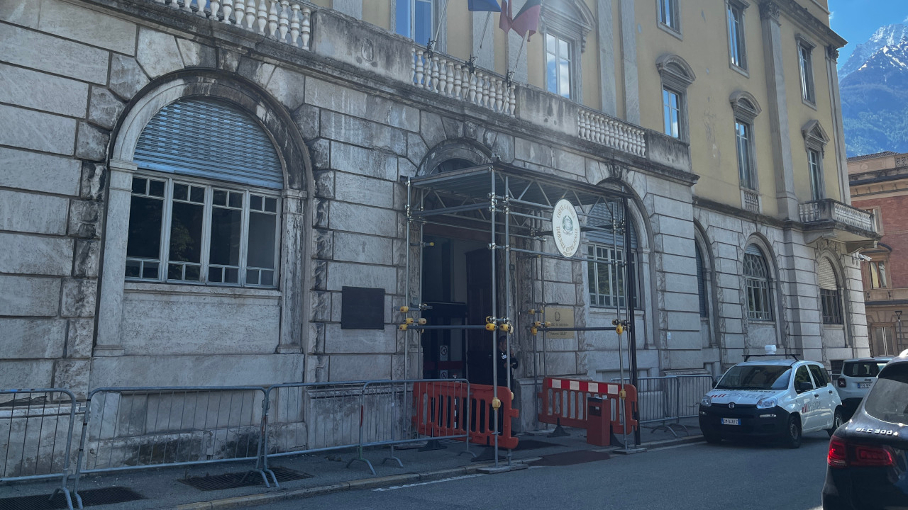 RICORSO TESTOLIN, LA GIUNTA PAGA IL LEGALE PER DIFENDERE IL PRESIDENTE DELLA REGIONE 2 L'ingresso del tribunale di Aosta